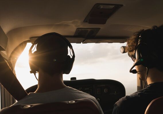 Flight instructor FI